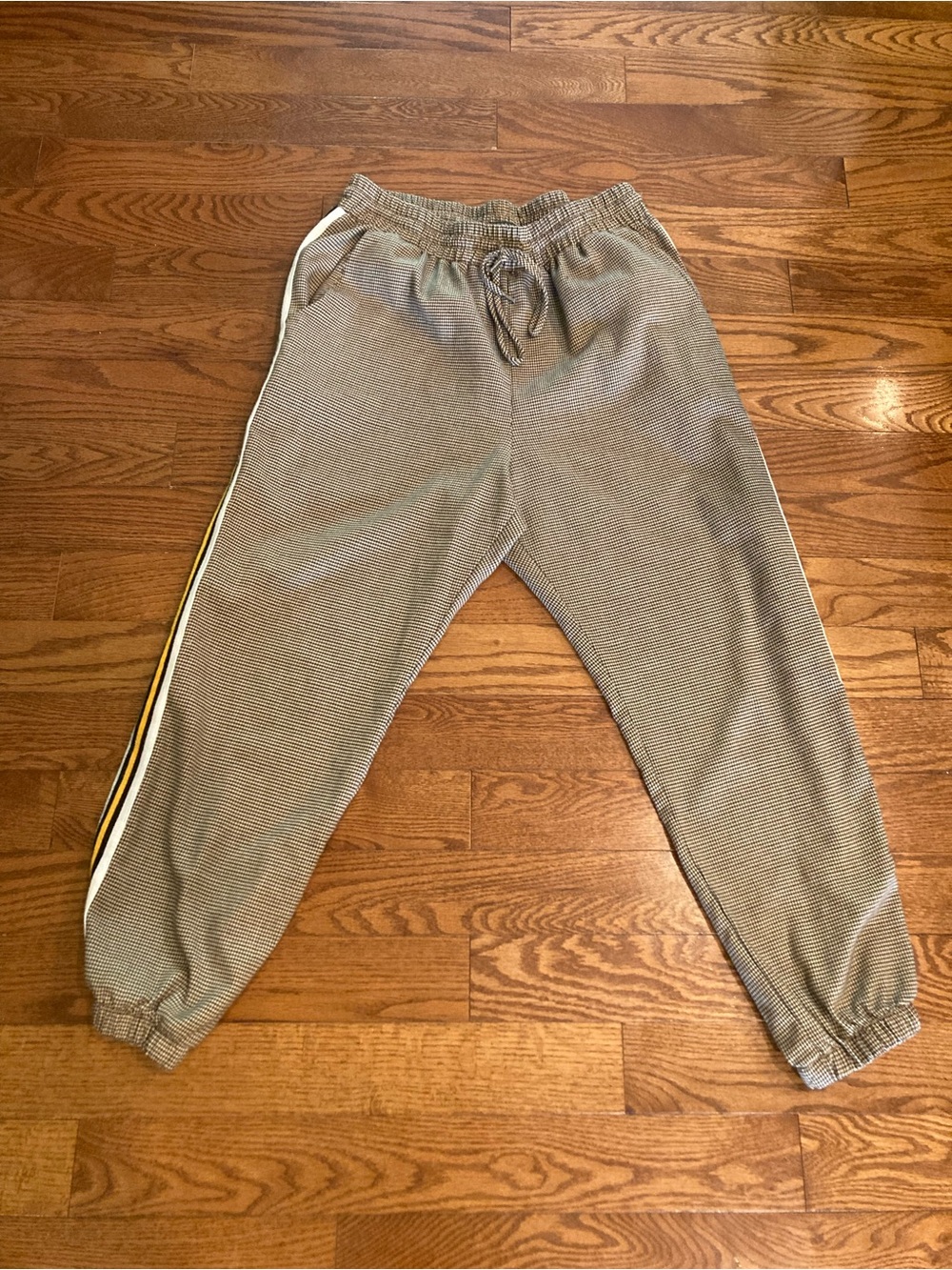 wild fable brown houndstooth joggers with White, black and Yellow side Stripe